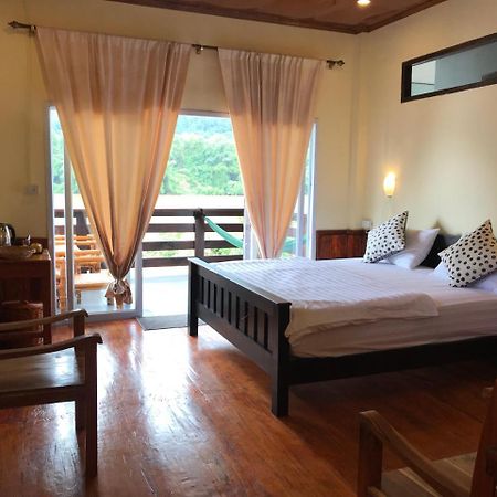 Riverview Bungalows & Gh Muang Ngoi Екстер'єр фото