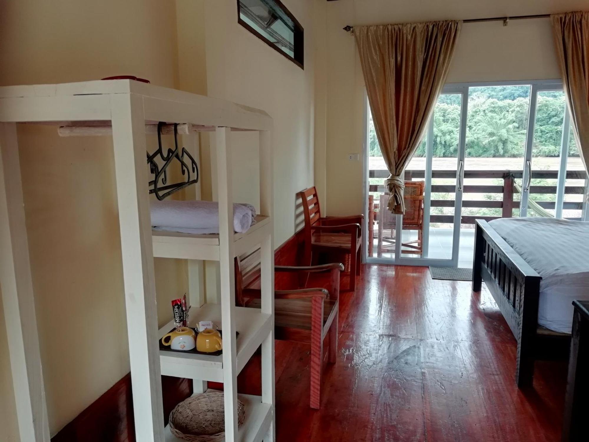 Riverview Bungalows & Gh Muang Ngoi Екстер'єр фото