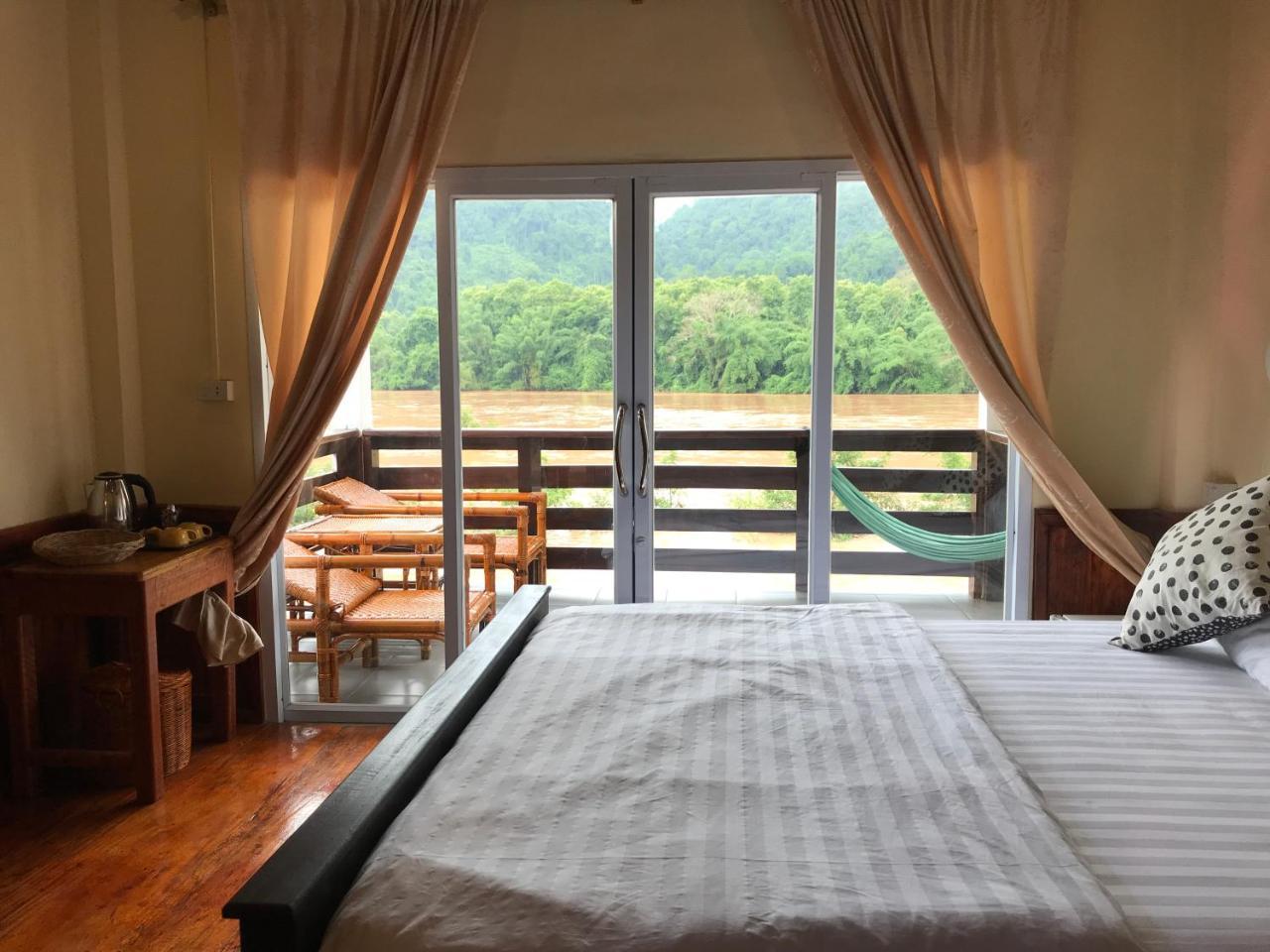 Riverview Bungalows & Gh Muang Ngoi Екстер'єр фото